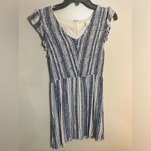 ALTARD STATE Woman’s Blue and white ruffled sleeves. Barely worn, good as new!